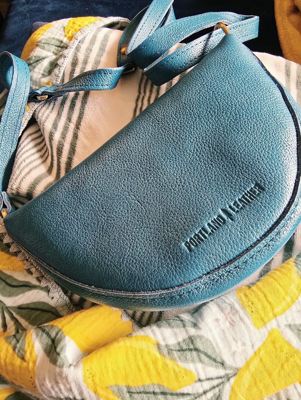 NIB! Portland Leather Goods,Med Koala Lth Crossbody, Pebbled Blue Sky, MSRP $118 - Picture 2 of 7